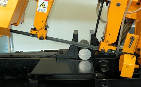 武昌数控带锯床自动送料精度会出现偏差吗？